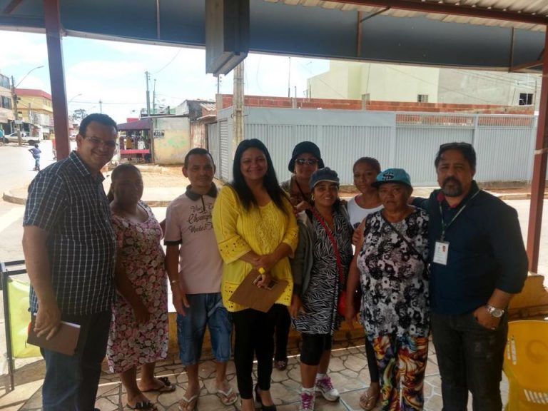 A deputada distrital Telma Rufino visitou as quadras 605/805 do Recanto das Emas