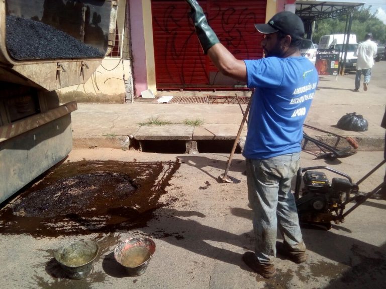 Operação tapa buracos no Recanto das Emas