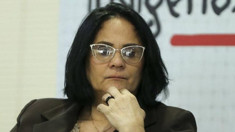 Damares quer usar sistema de carros roubados para achar crianças desaparecidas