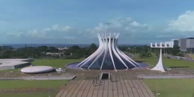 Feliz aniversário, Brasília! Feliz aniversário, Brasília!