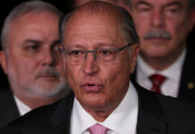 Alckmin se encontra com Bolsonaro em Brasília e diz que presidente reafirmou apoio à transição.