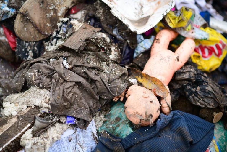 Vídeo: após temporais, Vila Cauhy amarga prejuízos e conta com doações Vídeo: após temporais, Vila Cauhy amarga prejuízos e conta com doações