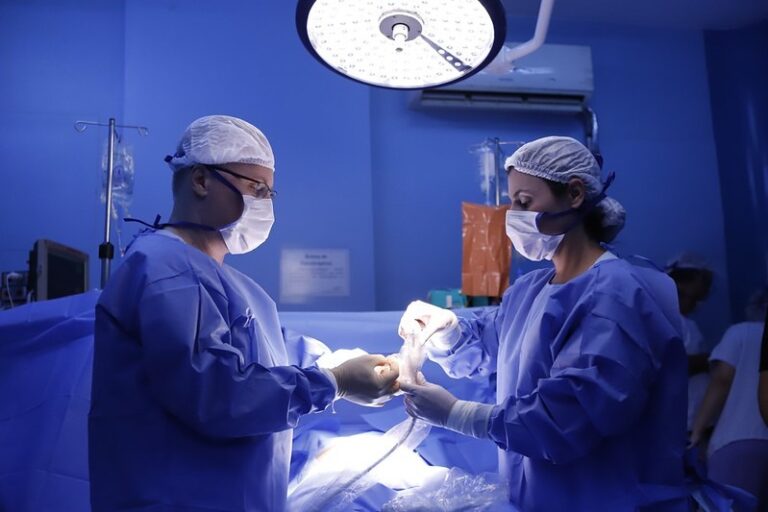 Cerca de 450 servidores da Saúde recebem promoção e gratificações Cerca de 450 servidores da Saúde recebem promoção e gratificações