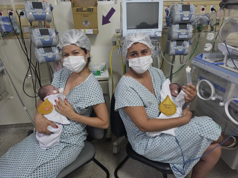 Mães de bebês internados no HRSM participam de ação de incentivo ao aleitamento