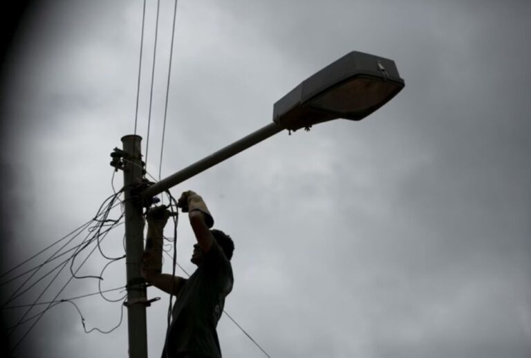Com dívida milionária, 100 bares caloteiros terão luz cortada nesta 4ª Com dívida milionária, 100 bares caloteiros terão luz cortada nesta 4ª