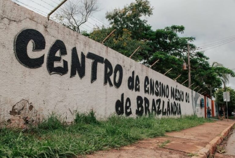 Casal usa empresas de fachada e frauda contratos com escolas do GDF Casal usa empresas de fachada e frauda contratos com escolas do GDF
