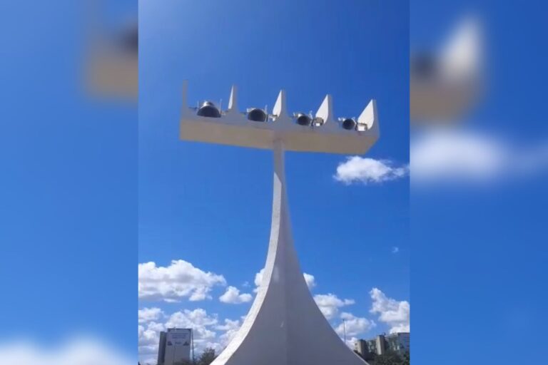 Vídeo: sinos em igrejas do DF tocam com anúncio do novo papa