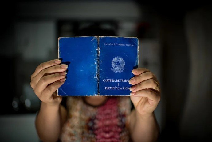 Pesquisa: negros recebem salários bem menores do que brancos no DF